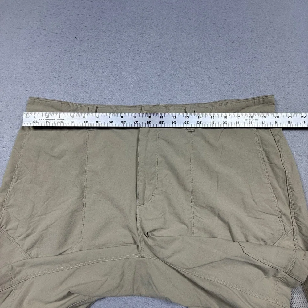 The North Face Mens Khaki Tan Hiking Cargo Shorts Size 40 Stretch Outdoor Trail